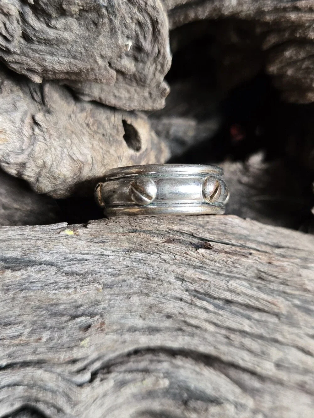 Wide Band Screw Accent Ring Distressed Gold Silver Tone Size 7.5 POR0000